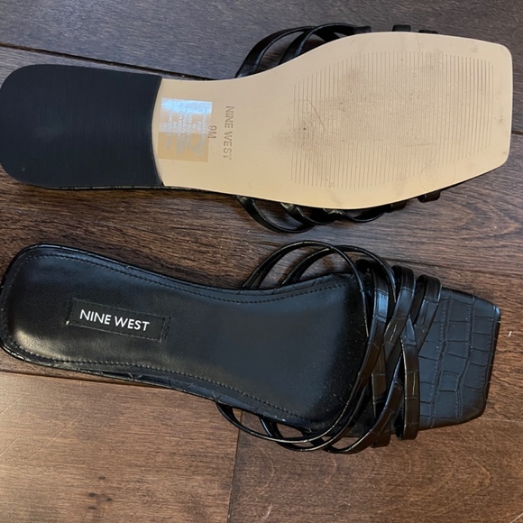 Nine West flat sandals - Picture 2 of 2